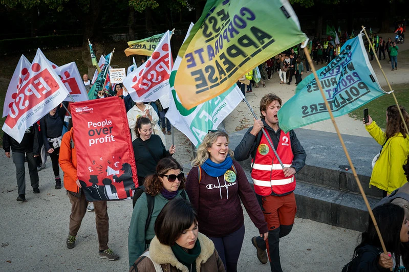 EU:n komissio: näpit irti ihmisoikeuksia ja ympäristöä suojaavasta sääntelystä!