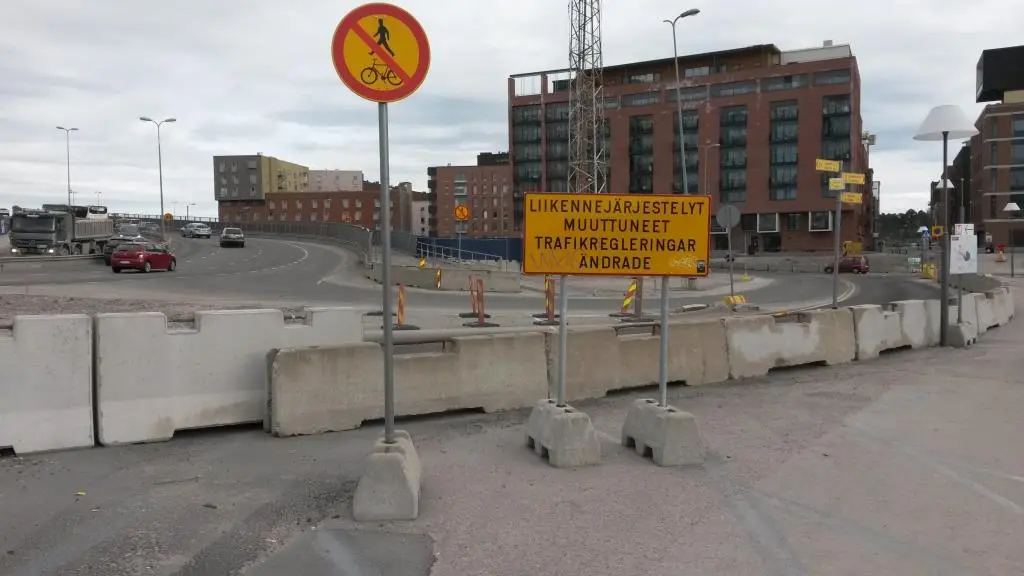 Kriittinen pyöräretki Kalasatamaan 12.7. / Critical Mass to Kalasatama on the 12th of July