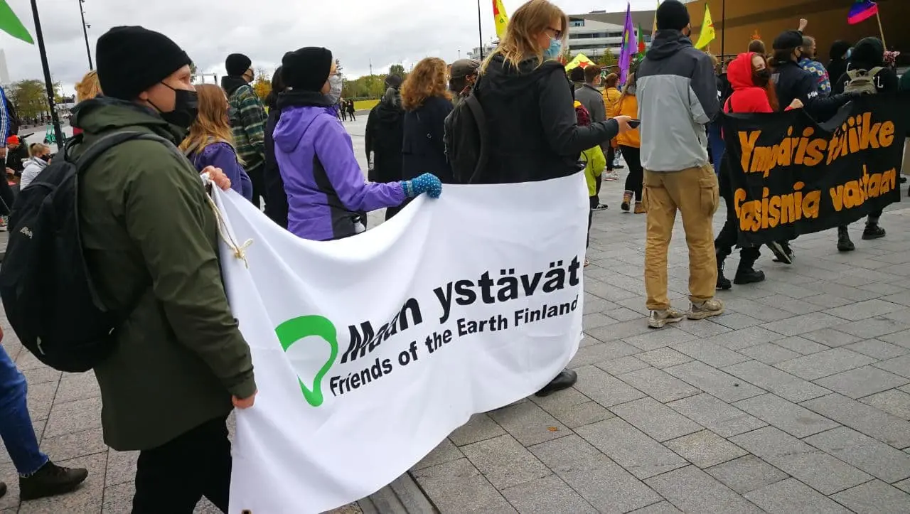 Maan ystävien ilmasto-oikeudenmukaisuusryhmän puhe Ketään ei jätetä -mielenosoituksessa 25.9.2021