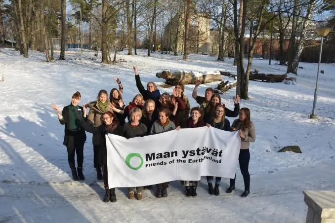 ​Kuvassa vuoden 2017 jaostolaisia Pauligin huvilan pihalla Helsingissä